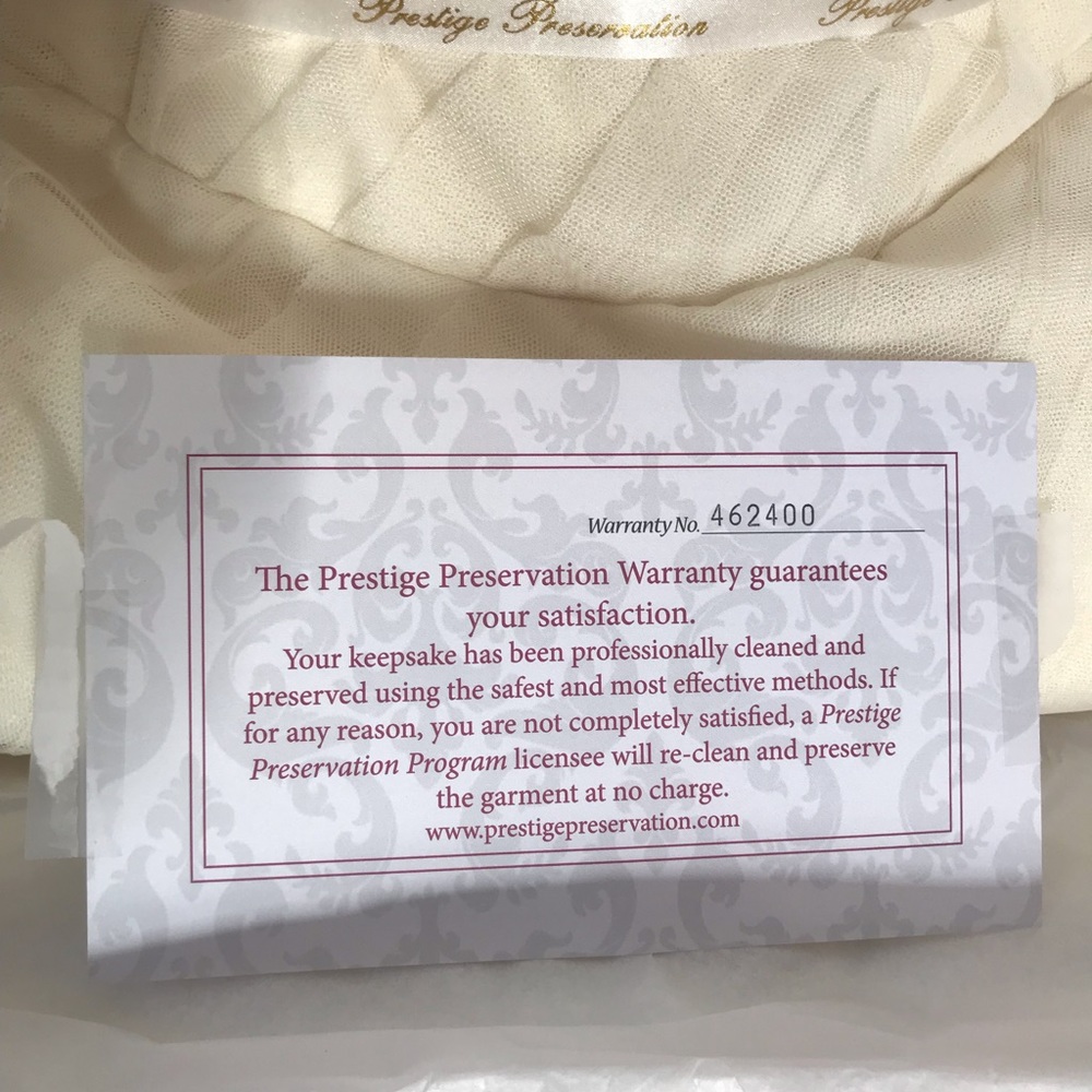 Vera Wang Wedding Dress - Picture 6 of 7